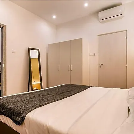 Hotel Brand New Guest With Wi-fi In The Center Trieste