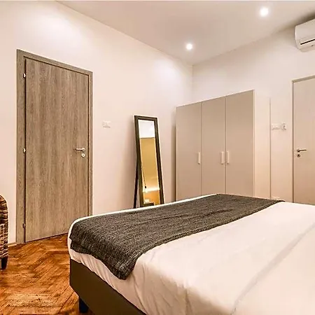 Brand New Guest With Wi-fi In The Center 2* Trieste