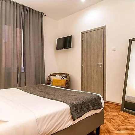 Brand New Guest With Wi-fi In The Center 2* Trieste