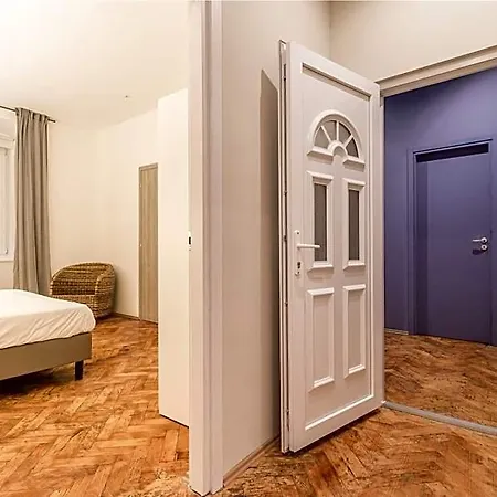 Brand New Guest With Wi-fi In The Center