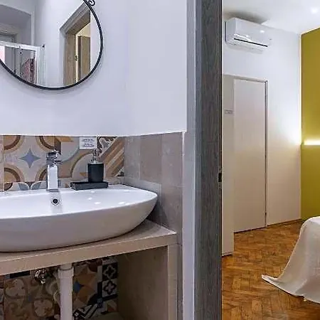 Brand New Guest With Wi-fi In The Center Hotel 2*
