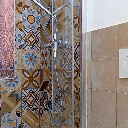 Brand New Guest With Wi-fi In The Center 2*